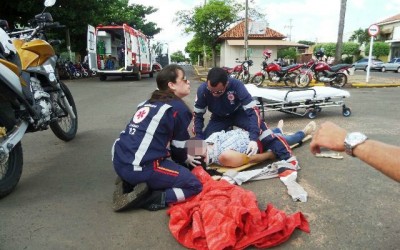 Desatenção pode ter sido causa de acidente entre motos no bairro Vila Nova 