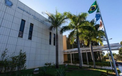 Para não configurar nepotismo, casal deve decidir quem vai deixar governo
