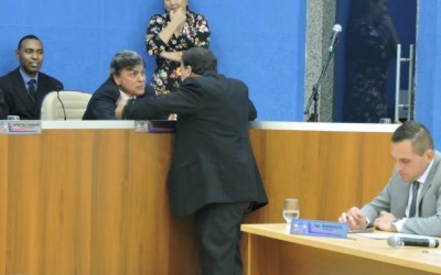 Vereadores 'trocam' ofensas sobre taxa de coleta de lixo