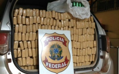 Picapes com 3,6 t de maconha são apreendidas após perseguição em MS