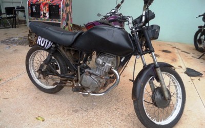 Moto furtada é recuperada pela Rotai e duas pessoas são presas por receptação