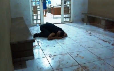 Jovem briga com a namorada, bebe demais e promove quebra quebra