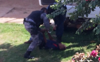 Assaltante é preso em flagrante; ação rápida da polícia evitou que ele fizesse uma refém 