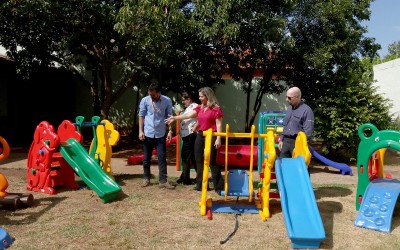 Parquinho é montado em unidade de acolhimento da SMAS de Três Lagoas