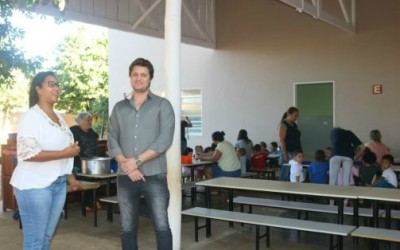 André Bitencourt faz solicitação de bebedouro para CEI e elogia associação