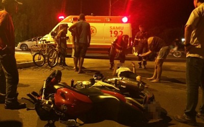 Motociclista em CB 300 sofre acidente na Rua Maria Guilhermina Esteves 