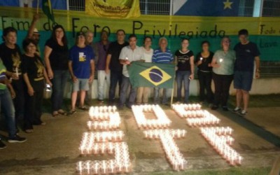 Movimento “Vem pra Rua” reuniu Três-lagoenses em frente ao prédio da Justiça Federal