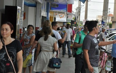 Comércio vai funcionar em horário especial neste final de semana 