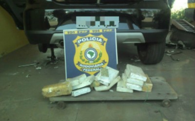 Traficante preso com cocaína é levado para a Polícia Federal de Três Lagoas 