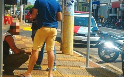 Motorista de 43 anos é flagrado por policial se masturbando dentro de carro