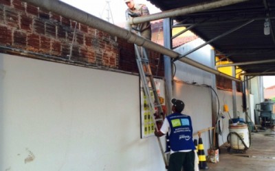 Frentistas notam fogo em residência e evitam incêndio de grandes proporções