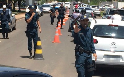 Blitz desta 5º feira recolheu CNHs, 6 carros e 8 motos em Três Lagoas