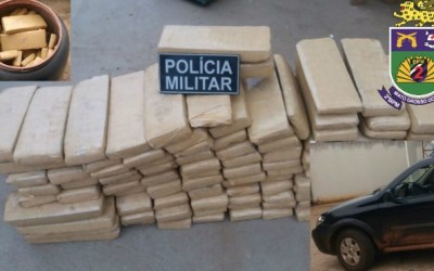 Após fuga, PM apreende 115 kg de maconha e captura traficante 