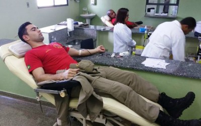 Militares do 5° Grupamento do Corpo de Bombeiros doam sangue em campanha