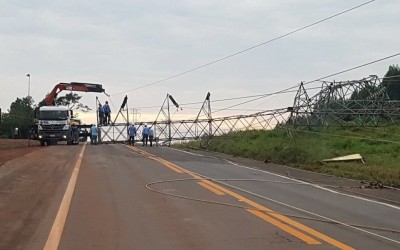 Queda de torres de energia na BR-262 deixa pista parcialmente interditada 