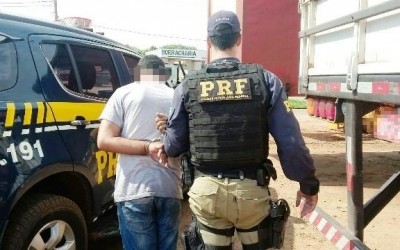 Jovem é preso na BR-262 com 171 Kg de cocaína 