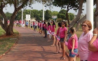 Mais de mil pessoas tentam abraçar a Lagoa Maior em Três Lagoas 
