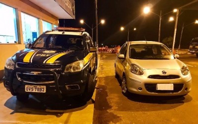 Tentando ajudar o amigo, passageiro apresenta CNH falsa a PRF e é preso em flagrante
