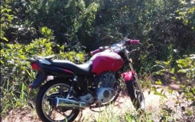 Denúncia anônima leva polícia até moto furtada 