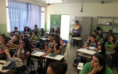Alunos do Fernando Corrêa recebem palestra da Polícia Militar 