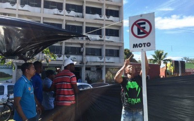 Desempregados ‘acampam’ em frente à prefeitura de Três Lagoas e cobram oportunidades