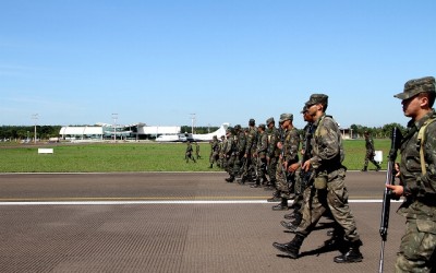 Pista do Aeroporto tem vistoria minuciosa com apoio da Artilharia Antiaérea