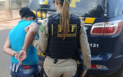 Ação da PRF e Polícia Civil prende traficantes e mulher que transportava drogas 