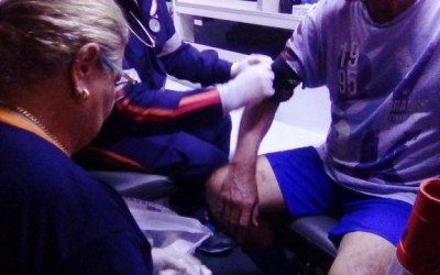 Cliente de conveniência é esfaqueado por travesti 