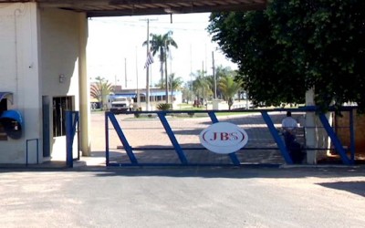 JBS fecha acordo para pagar R$ 10 milhões a mais de 1,1 mil trabalhadores demitidos
