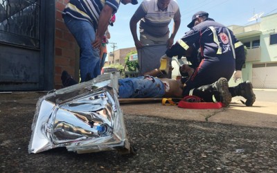 Motorista em camionete foge após provocar acidente em cruzamento do bairro Lapa 