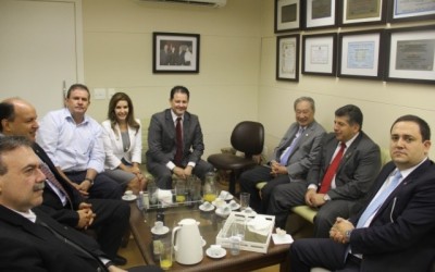 Eduardo se reúne com deputados para indicar Comissão Especial