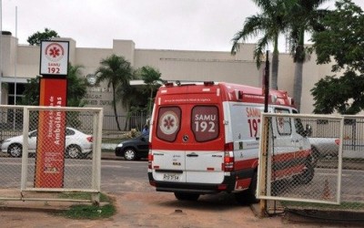 Após noite de bebedeira motociclista “apaga”no trânsito e acorda em ambulância