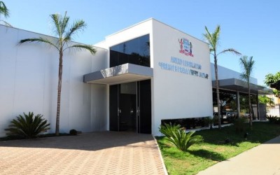 Empresa que deveria ter construído indústria, quer agora, área de 8 quarteirões