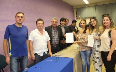 Prefeitura empossa aprovados em concurso para cargos na Saúde e Assistência Social