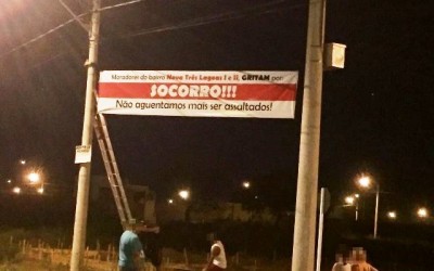 Cansados de serem assaltados, moradores colocam faixa em poste e pedem “socorro”