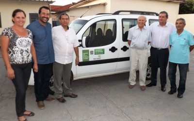 Eduardo Rocha entrega veículo e equipamentos para Grupo da Fraternidade