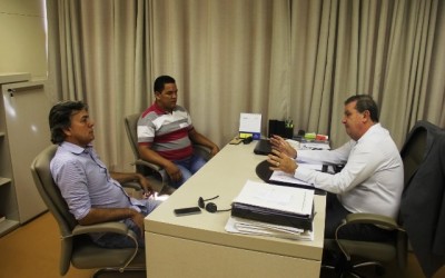 Deputado Eduardo Rocha recebe vereadores de Três Lagoas em seu gabinete