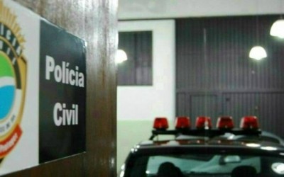 Por causa de carregador de celular, marido arremessa máquina de costura contra esposa