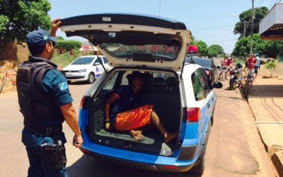 Militar à paisana evita linchamento de ladrão no Vila Haro