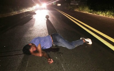 Motociclista fica desacordado em acidente ocorrido em curva da BR-262