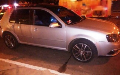 Denúncia de som alto leva a polícia até veículo Golf que foi apreendido 
