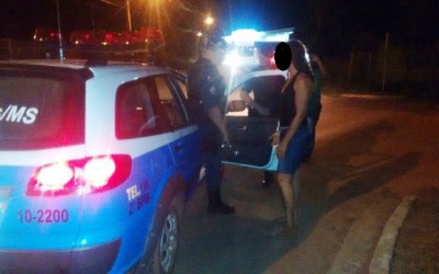 Após encontrar o marido em casa noturna, mulher arma “barraco” e acaba presa 