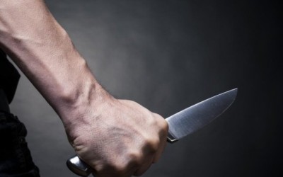 Homem dá ‘de louco’, invade residência e agride ex-mulher com faca