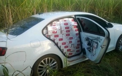 Após perseguição, Patrulha Rural apreende Jetta, Corolla e Duster carregada com cigarros 