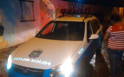 Professora é assaltada por dois bandidos no momento em que deixava escola na Vila Piloto 