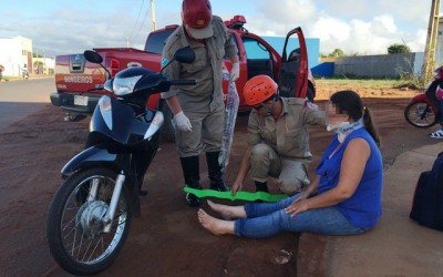 Após ser “fechada” por Kombi, mulher sofre acidente na companhia do filho 