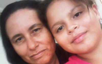 Criança que teve dengue hemorrágica já está em casa ao lado da família 