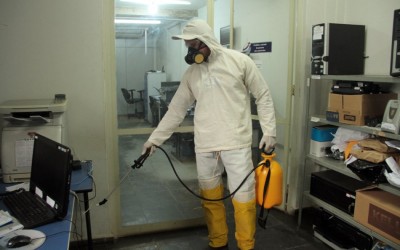 Prédios da Prefeitura de Três Lagoas passam por serviço de dedetização