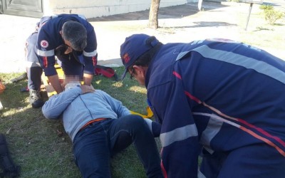 Jovem de 21 anos fica ferido após sofrer acidente de trânsito no Santos Dumont 