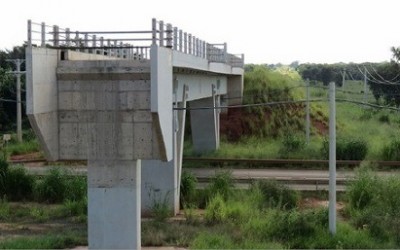 Ação cobra dano moral de R$ 300 mil da Agesul e ANTT por atraso em obra